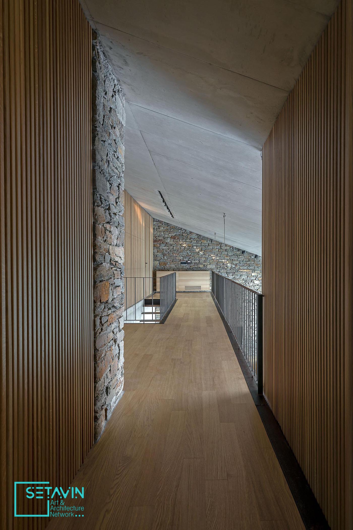 希腊Serifos岛山坡上近乎隐形的住宅丨Mold Architects-18