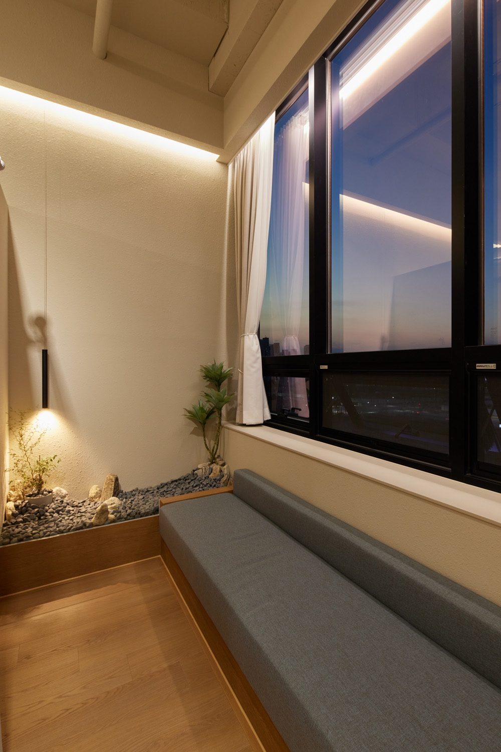 高级白色与木质，30 平米瑜伽中心的精致设计-12