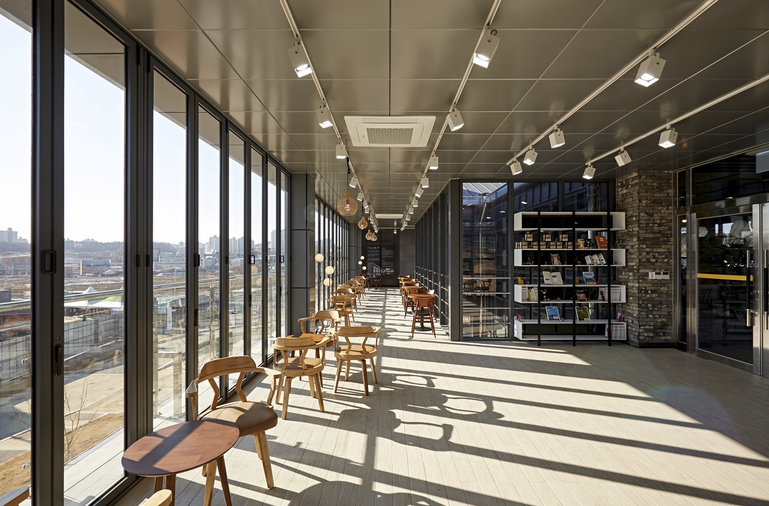 韩国 Osan 综合服务中心的青年咖啡馆设计-13