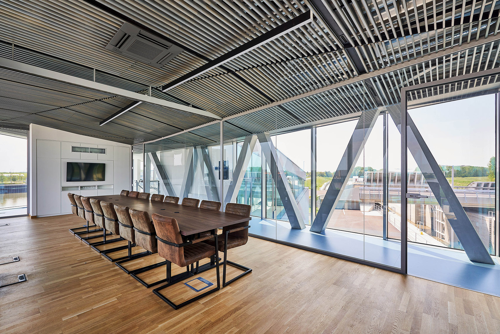 匈牙利 MosoniDanube 防洪闸门控制大楼丨TÉRHÁLÓZAT-77