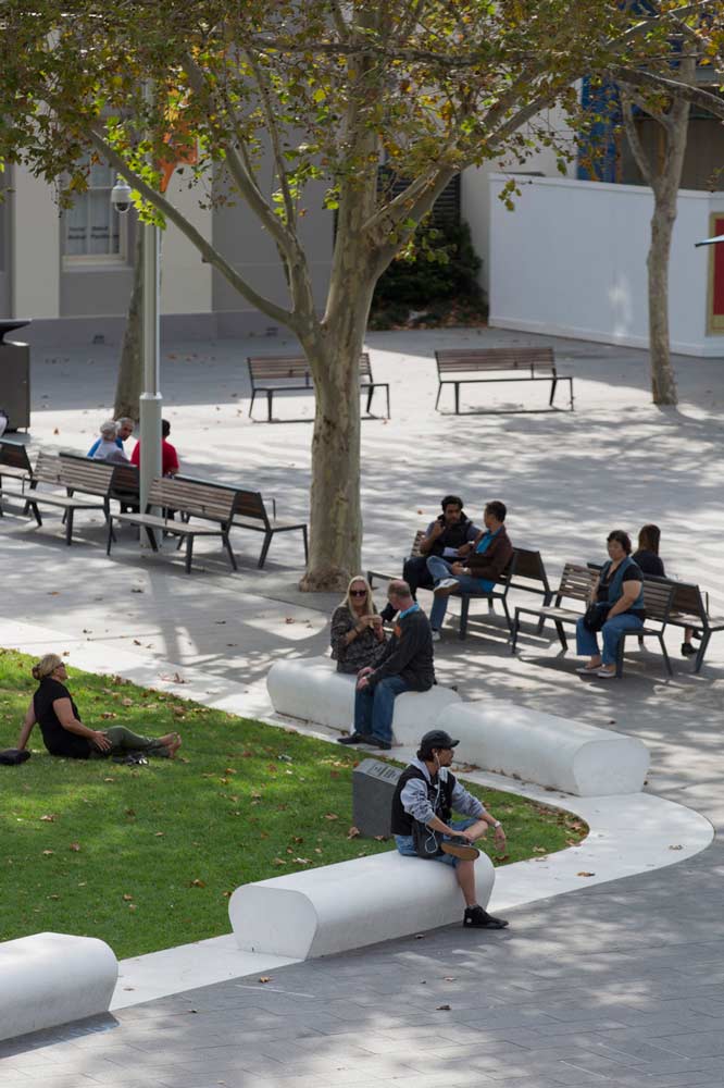 百年广场,帕拉马塔-16