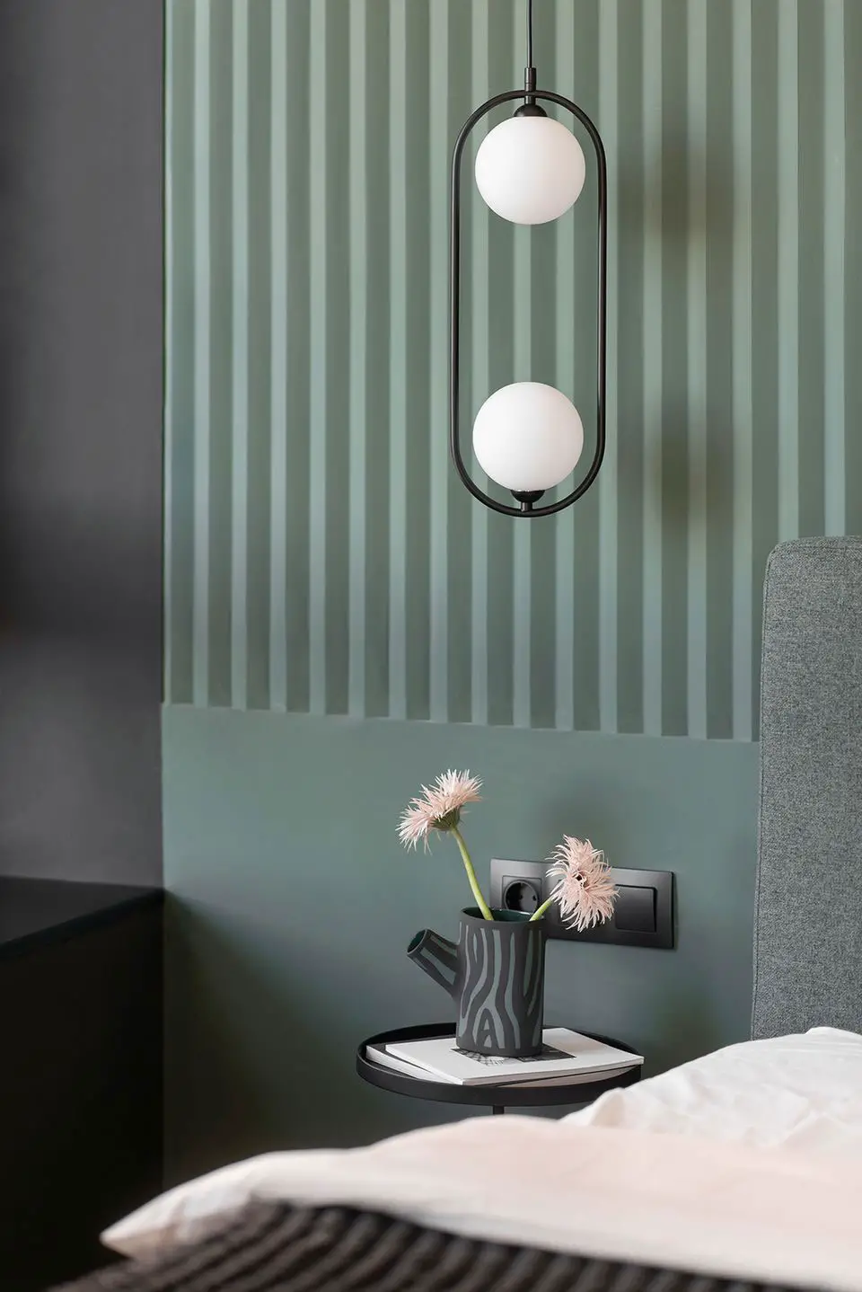 基辅 69 平米黑白绿时尚公寓设计-8