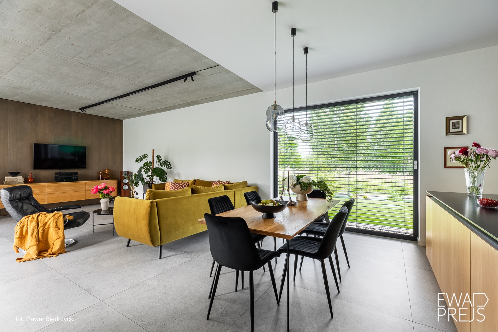 Interior in Mikołów - raw minimalism vs warm coziness-9