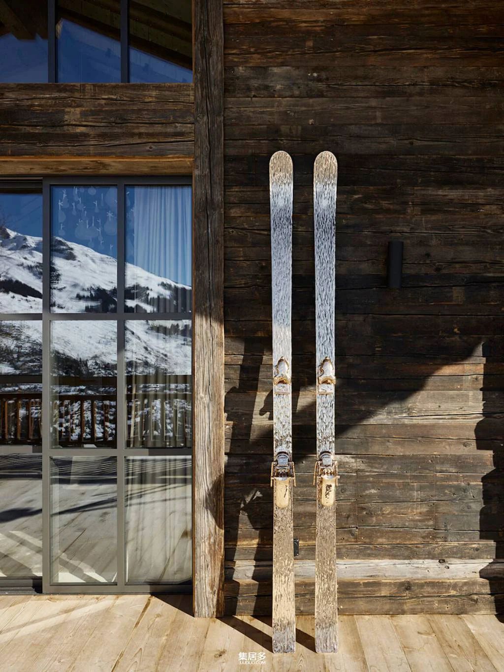 阿尔卑斯山韦尔比耶滑雪小镇山顶克制与严格兼具的度假屋-17