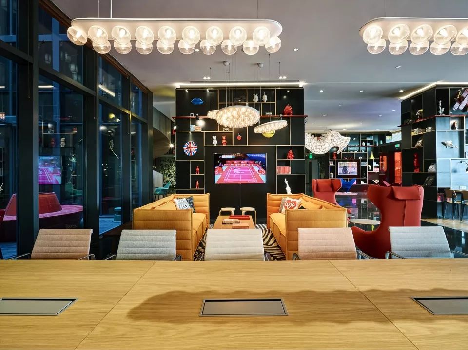 citizenM 上海虹桥店，活力四溢的现代公共空间-23