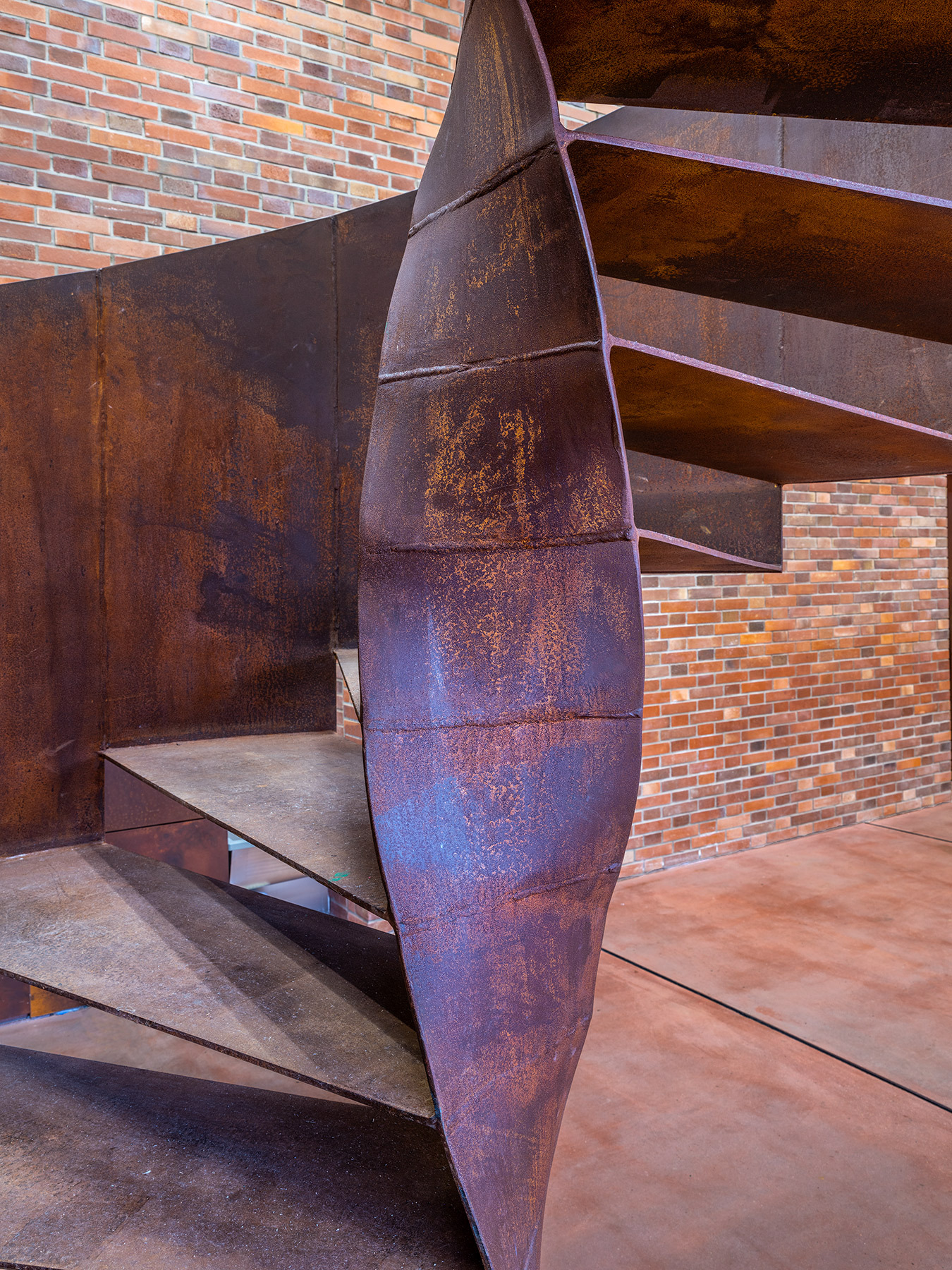 新舊共榮的城市典範：捷克舊磨坊改造，融合藝廊、教育中心、市民共享的文化場域 | FAM-65