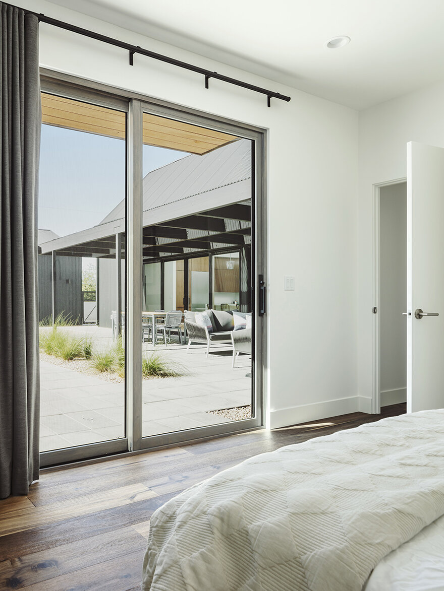 Pleats House in the Foothills of the Phoenix Mountain Preserve-19