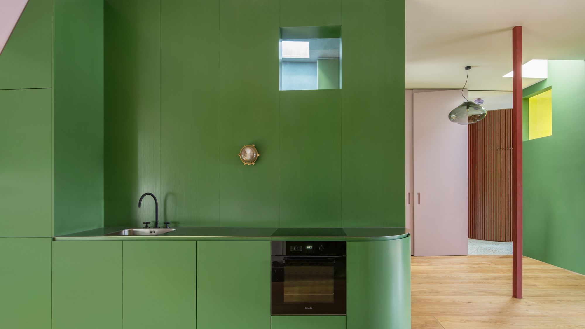 柏林400㎡彩色阁楼,宛如一座小城市丨德国柏林丨JAN ULMER ARCHITECTS-2