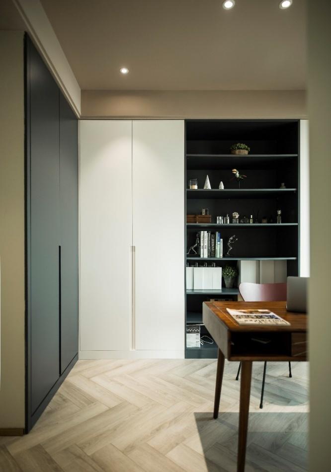 90 后小姐姐的现代独居空间 | 拆墙扩景,主卧套房,黑白书房-41