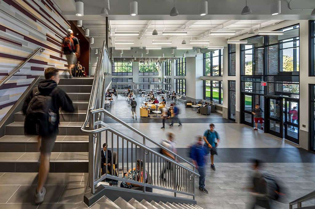 中央密歇根大学 Grawn Hall 商学大厦现代翻新-9