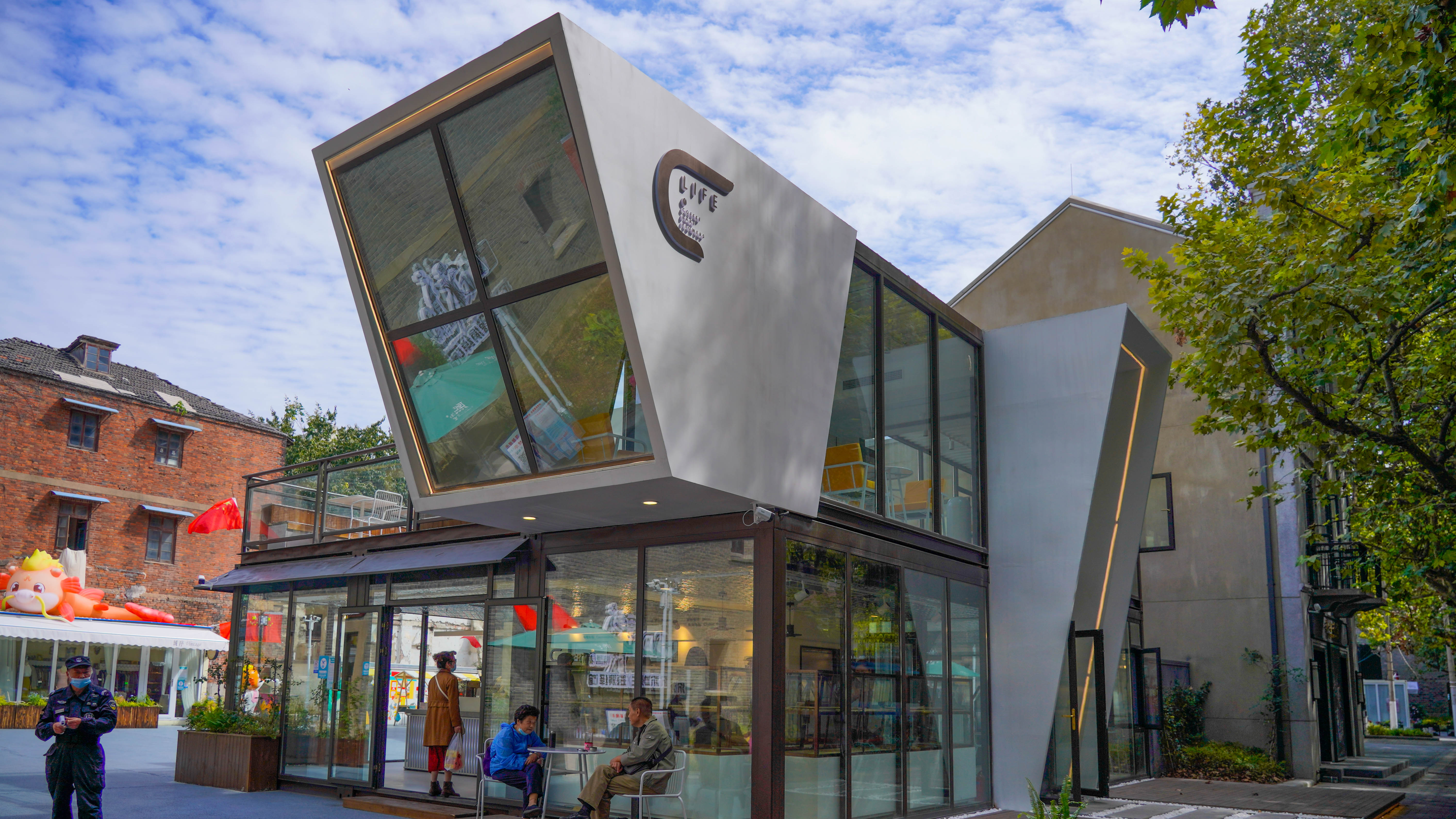 好喝又好看的集装箱咖啡店，拍照饮咖两不误~-3