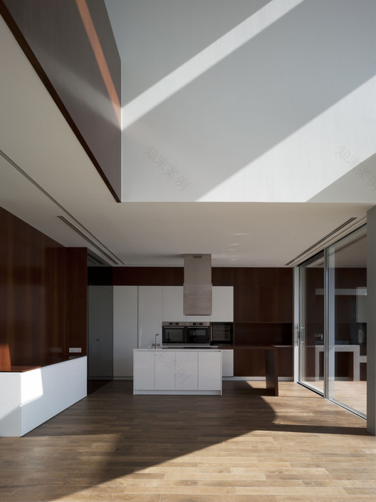 悬浮山间的动态居所-7