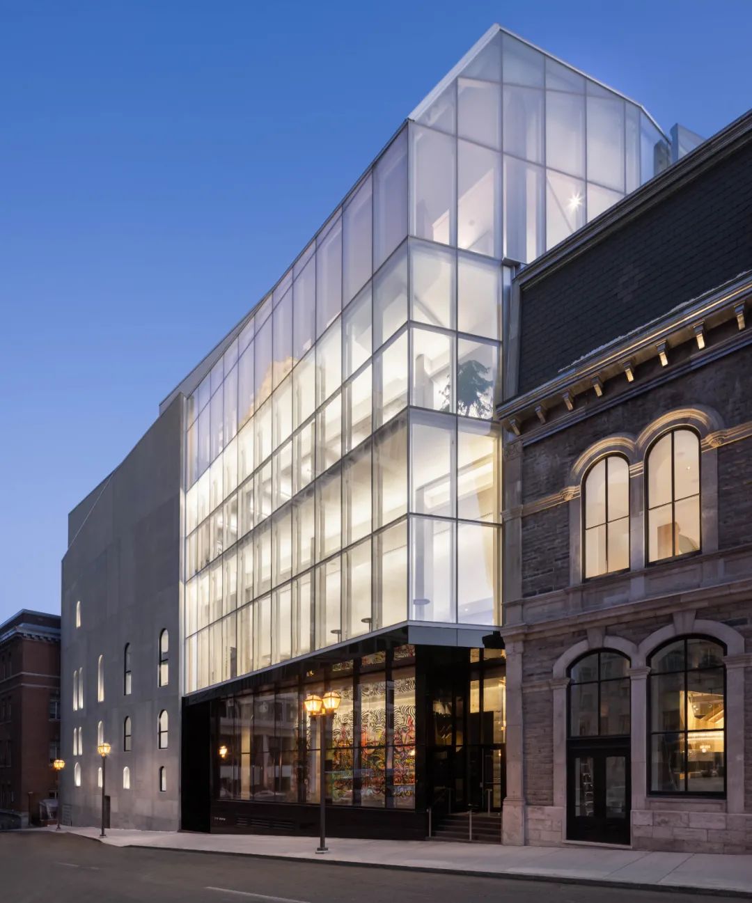 百年建筑"拆"出新生,加拿大 Theater Le Diamant 惊艳翻新-21