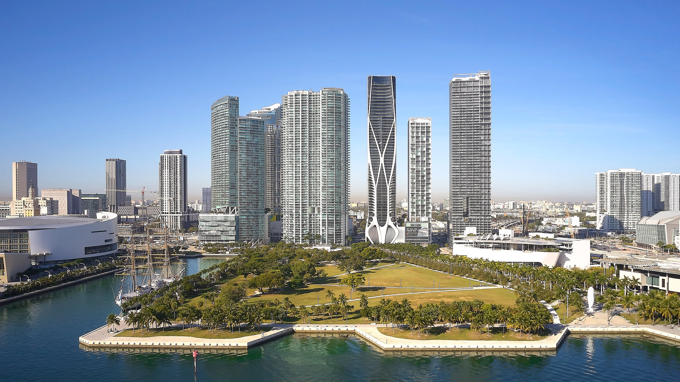 Miami 地标建筑"One Thousand Museum"亮相,Zaha Hadid 遗作惊艳世人-0