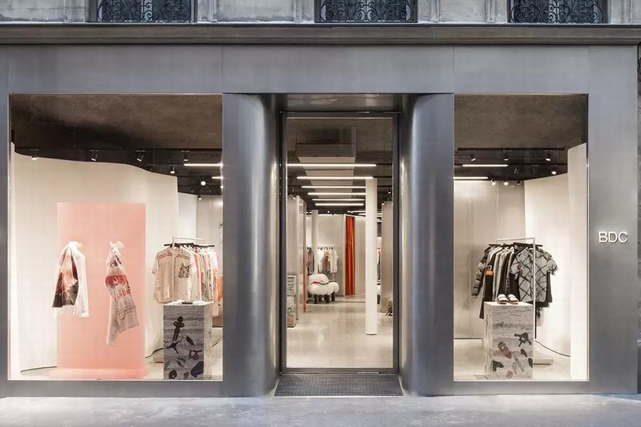 “男孩不哭”巴黎男士时尚精品店设计，提供男士时装、设计、书籍和艺术 - 米尚丽零售设计网 MISUNLY- 美好品牌店铺空间发现者-0