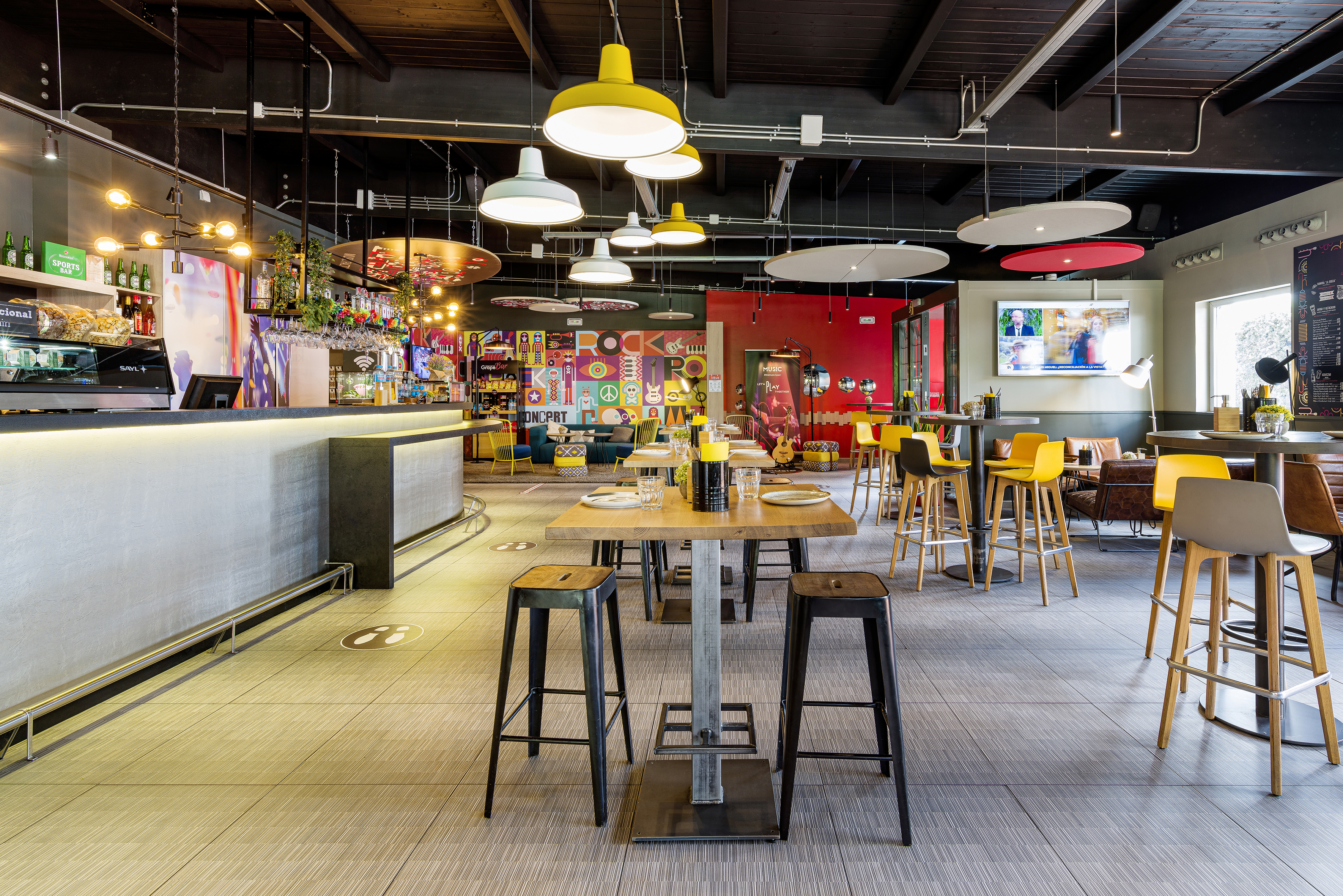 Lobby y zonas comunes del hotel IBIS Fuenlabrada-2