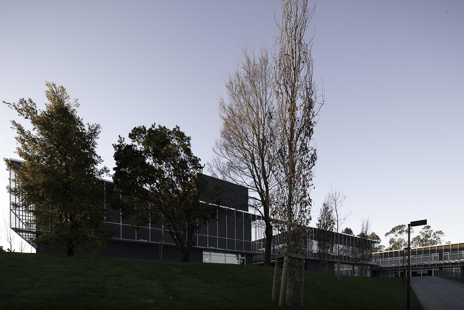 葡萄牙 Lousada 市立中学 | 环保与科技融合的现代教育空间-9