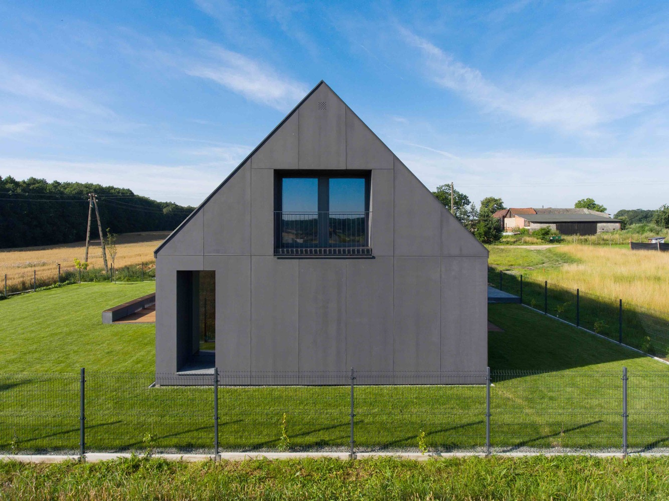 波兰提西郊区的现代农庄风格住宅-47