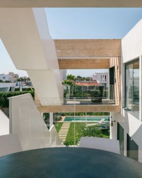 潜意识建筑摄影丨西班牙马德里丨Miguel de Guzman 和 Rocío Romero