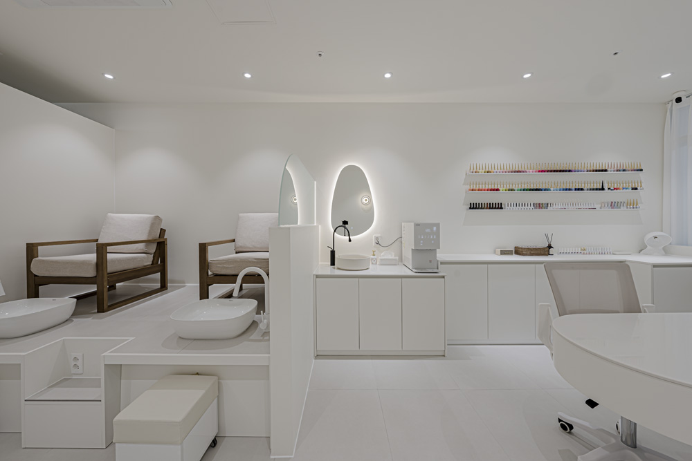 白色极简设计，10 平米小空间大变身-12