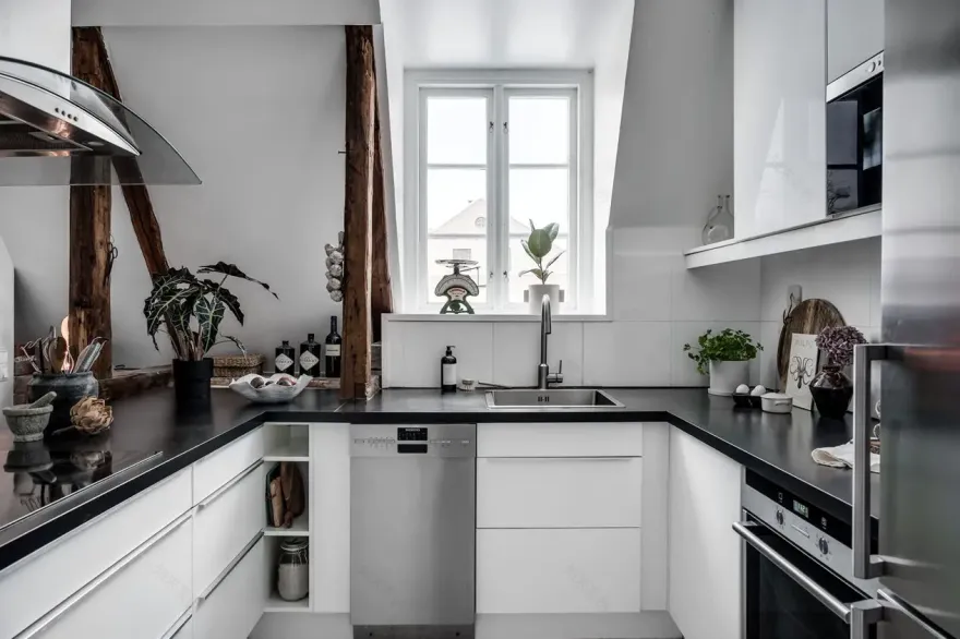 瑞典 18 世纪建筑的时尚阁楼改造-8