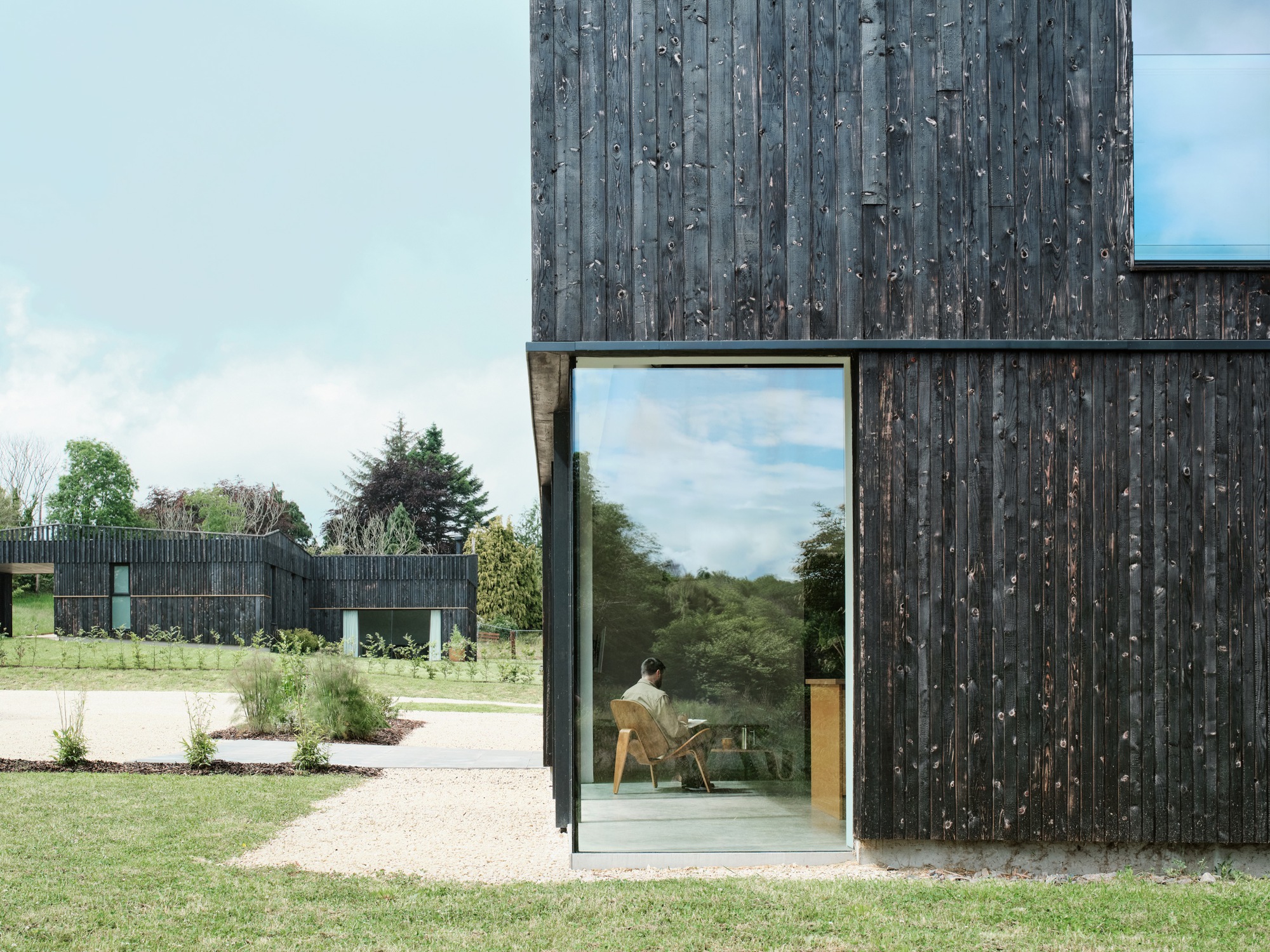 一间办公室和两所房子丨英国因弗内斯丨Loader Monteith-38