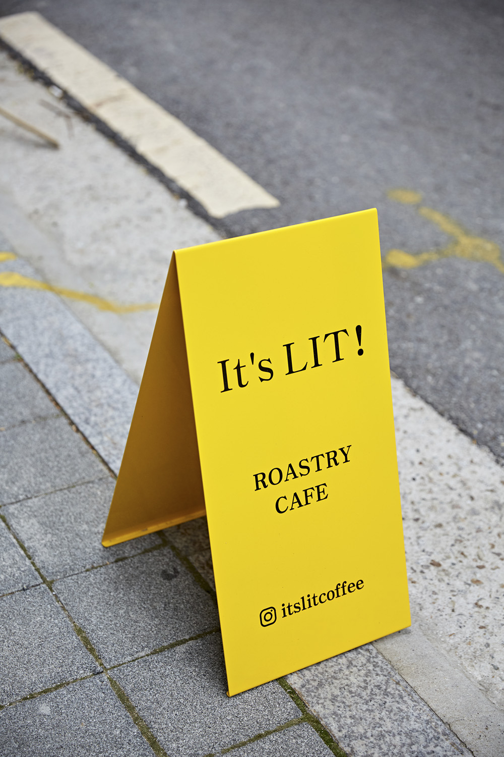 极简黑白咖啡馆-16