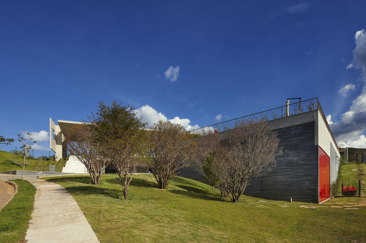 Humberto Hermeto 的创新山地住宅设计-11