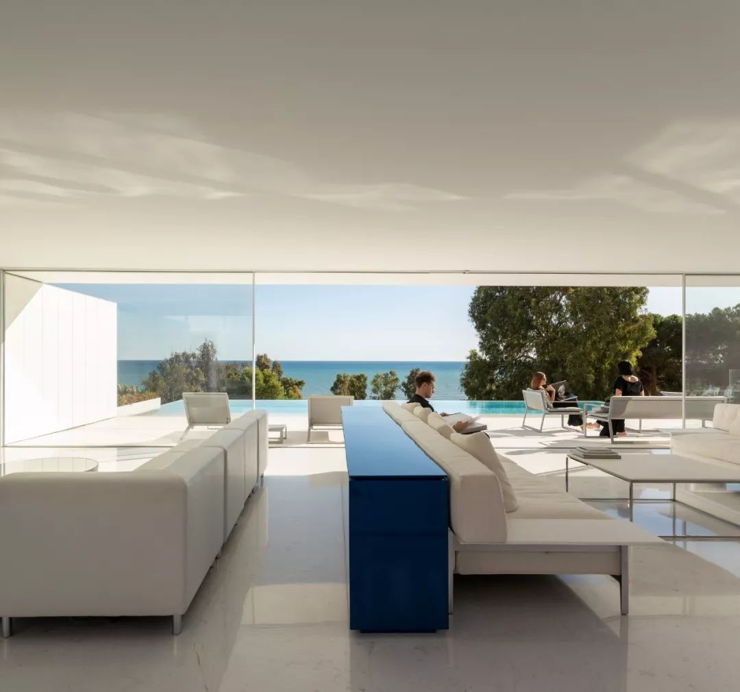 装满了的诗与远方的白色世界  Fran Silvestre-36