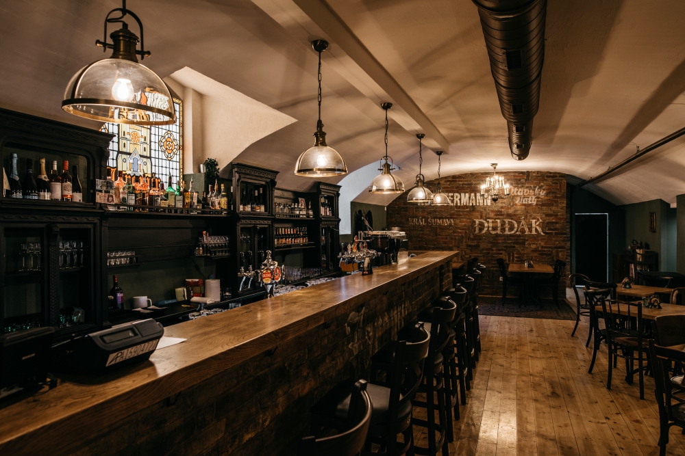 从地中海餐厅改造为经典酒馆-48