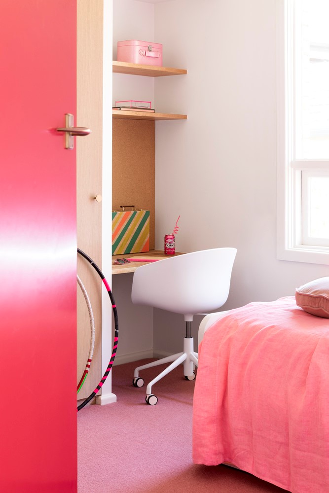 现代主义之家 | 双层仓库变多彩庆典空间-21