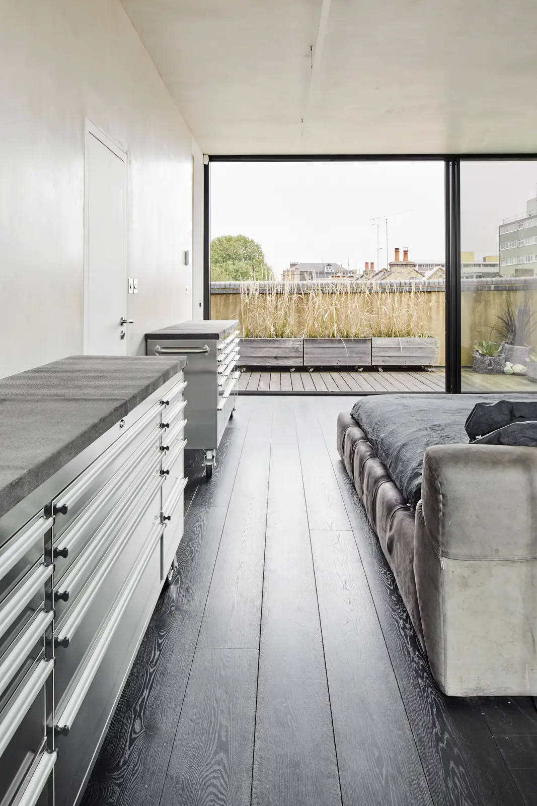 伦敦白砖 Loft 住宅 | 极简黑白设计与开放空间-20