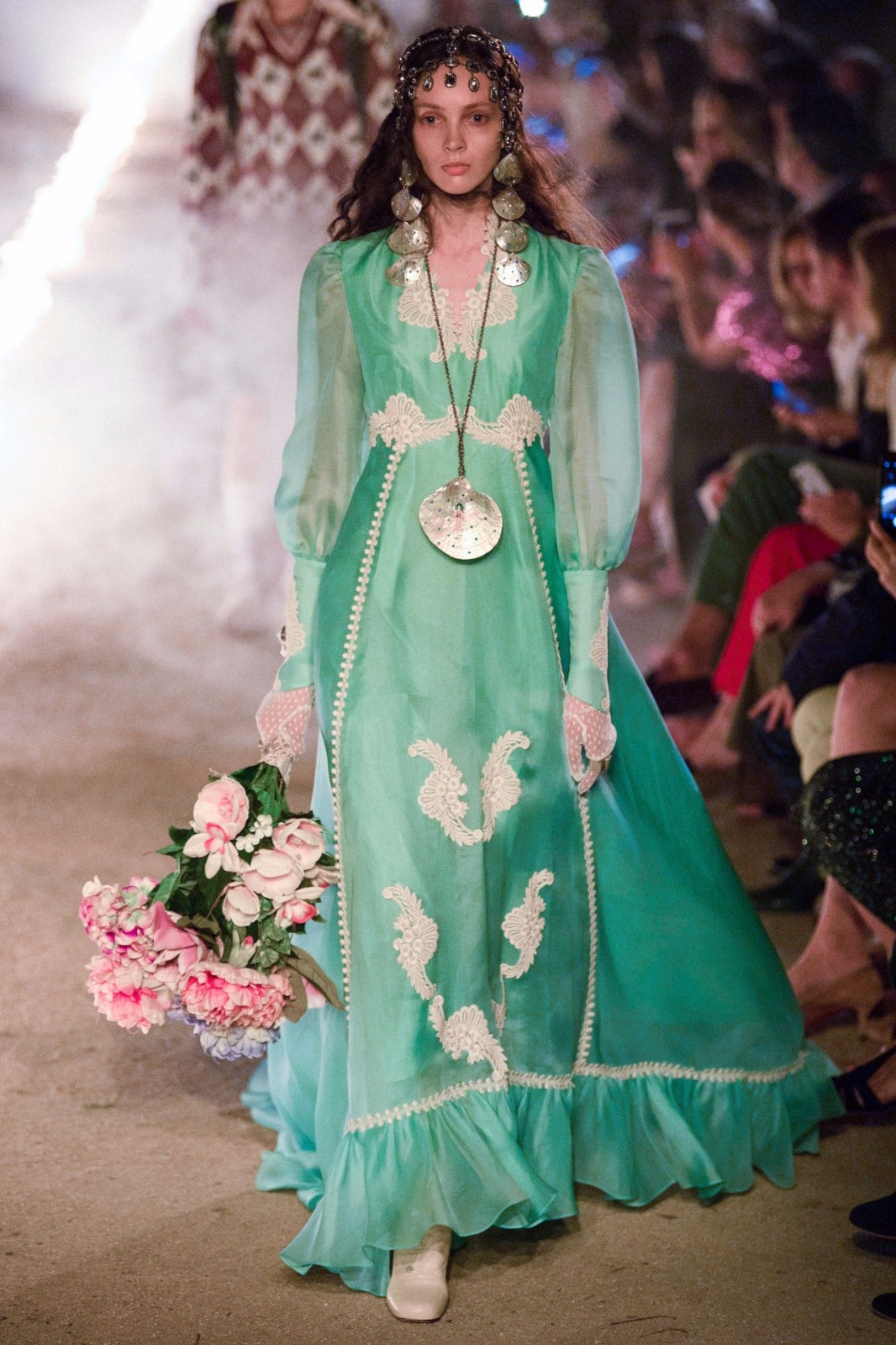 古驰 2019 早春秀 | 死亡与浪漫的奇妙融合-59