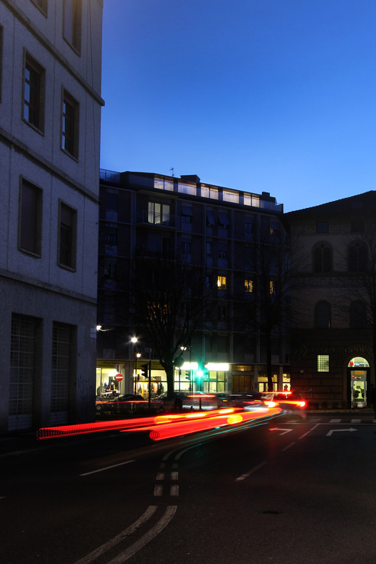 意大利贝尔加莫市中心的玻璃阁楼-2