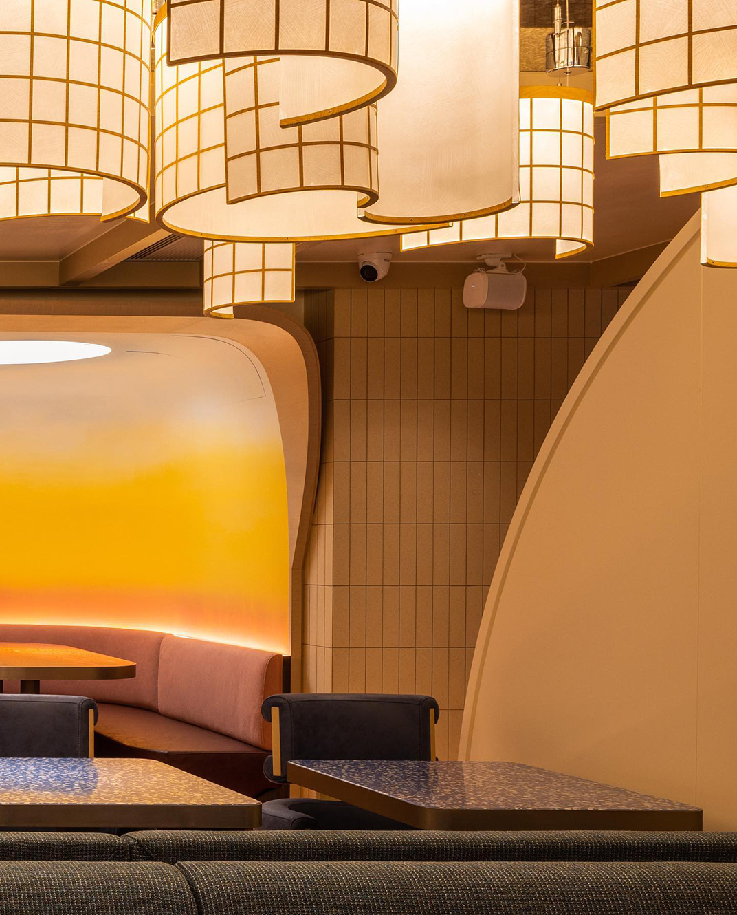 金黄色渐变新派台式料理餐厅,香港 | Designed by designeightfivetwo - 主题餐厅 - 餐厅LOGO-VI空间设计-全球餐饮研究所-2