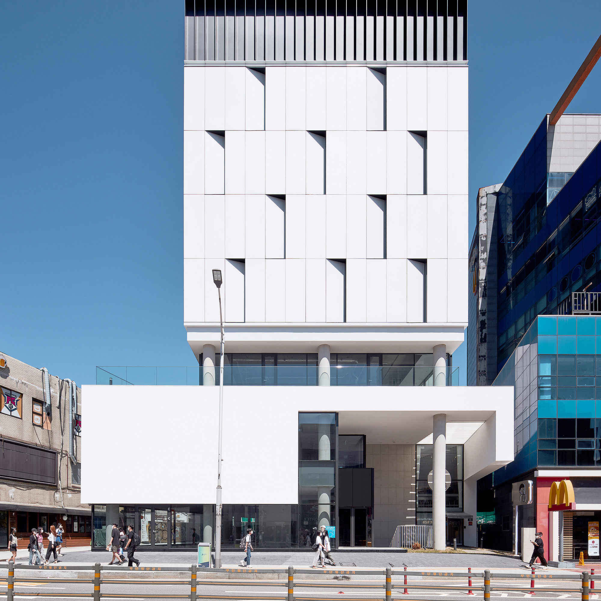 Triplet Code Imun Neighborhood Facility / L'EAU design-20