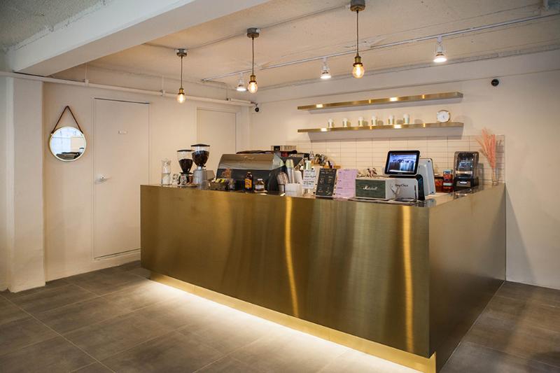 首尔弘大 15 坪黄金地段简约咖啡厅设计-3