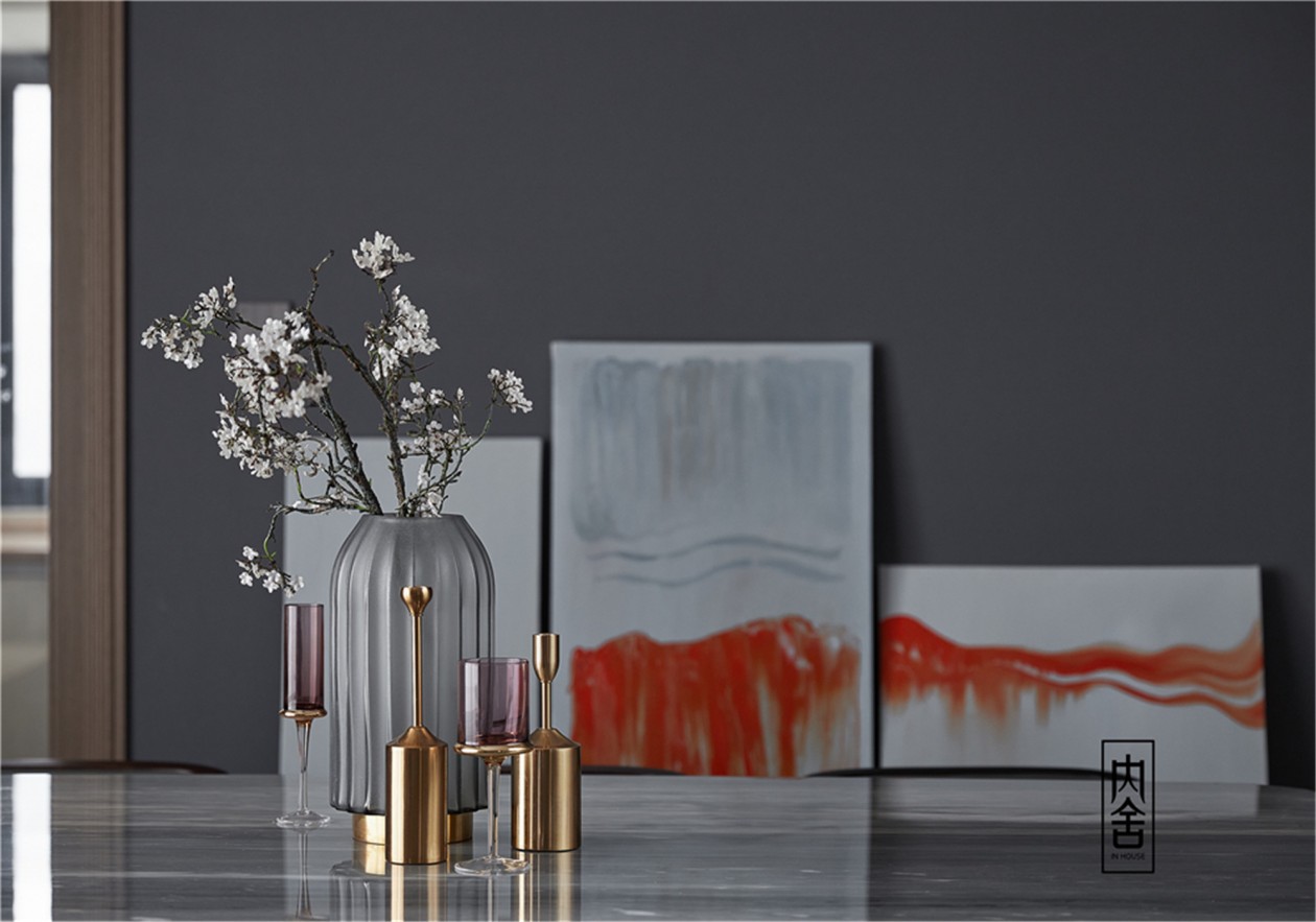 灰色调与橙色的碰撞,打造静谧优雅家居空间-23