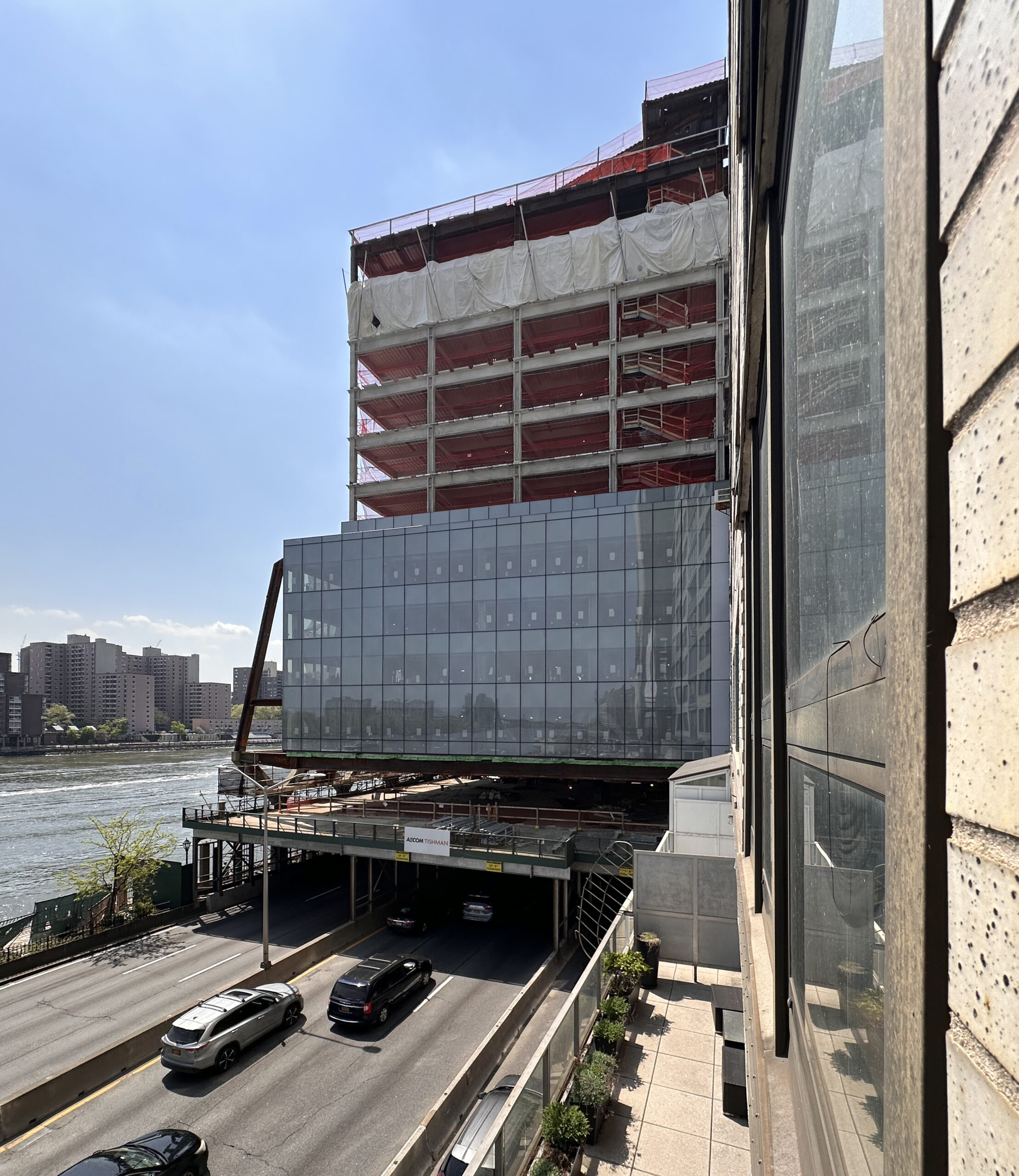 Façade Installation Progresses on The Hospital For Special Surgery's Expansion on Manhattan's Upper East Side - New York YIMBY-7