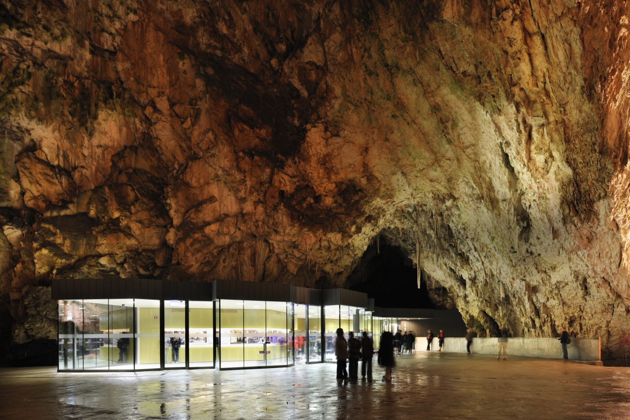 exhibition and retail pavillion in the concert hall in the postojna cave-3