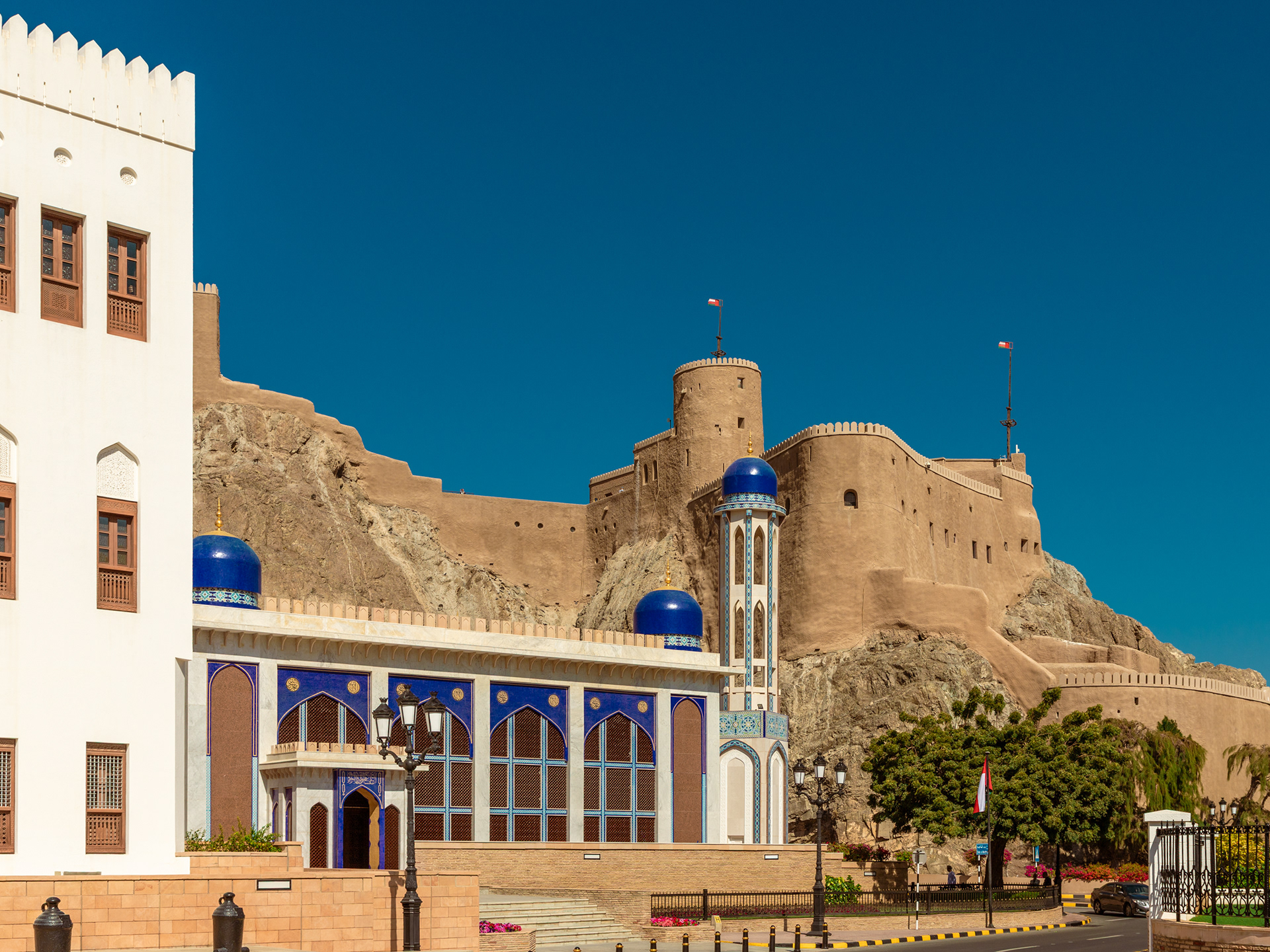 Oman - architecture, people and markets-15