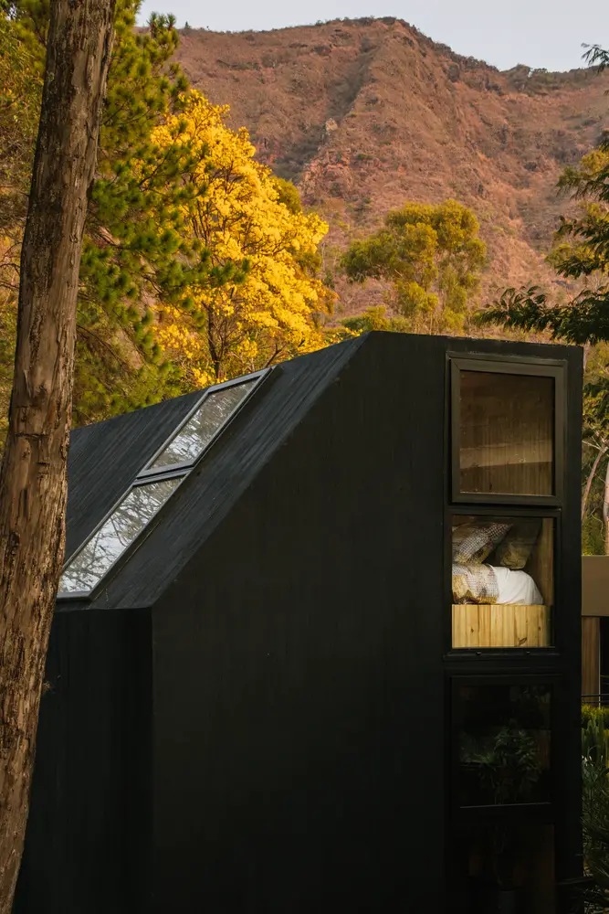 巴西模块化黑色木屋设计,环保便捷-12