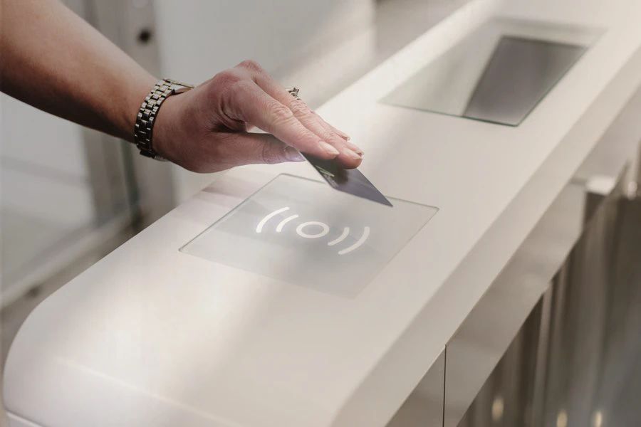 原木风韵,办公空间的新典范丨广州GBD设计机构-12