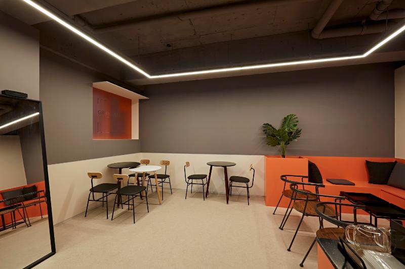 11 坪简约咖啡馆，色彩点睛的室内设计佳作-8