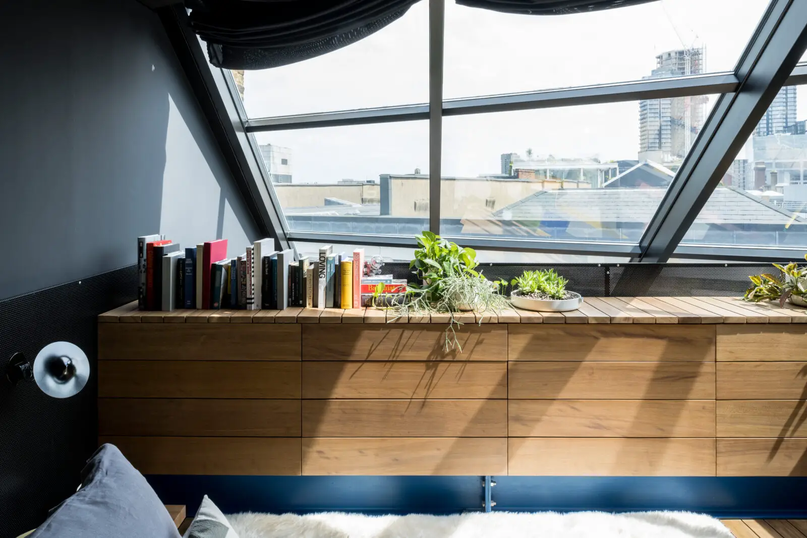 伦敦独特黑色设计公寓 | 古典与现代的完美融合-14