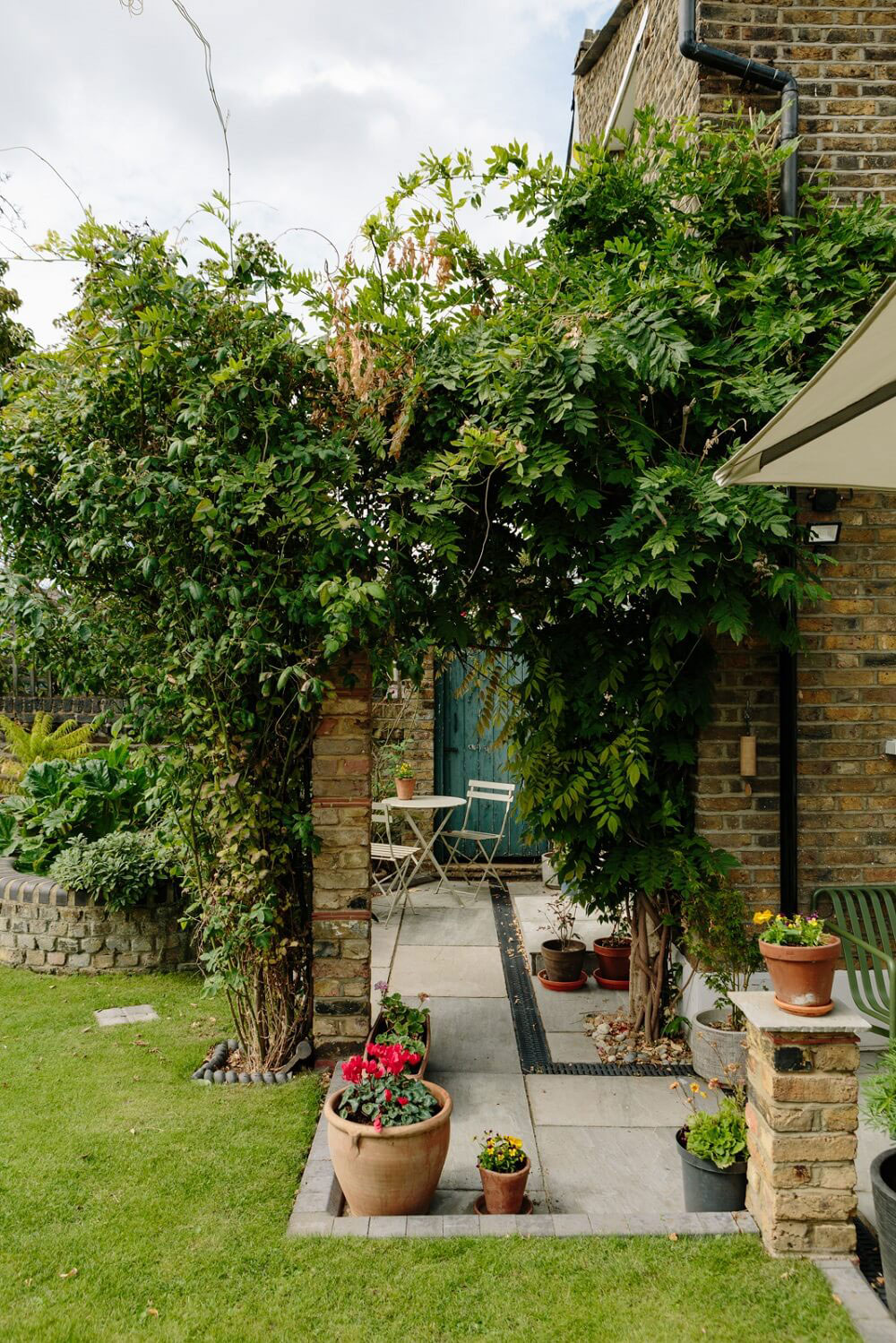 伦敦绿色客厅与桃色卧室的维多利亚式住宅设计-22