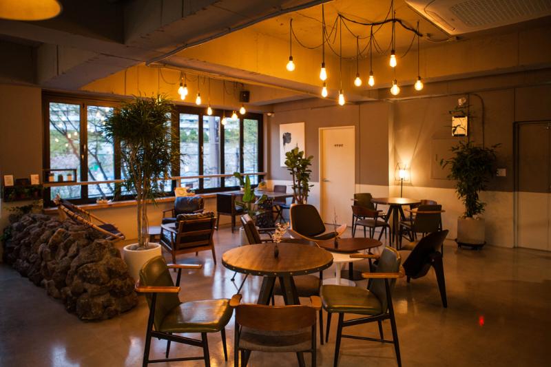 74 平咖啡馆的简约设计魅力-5