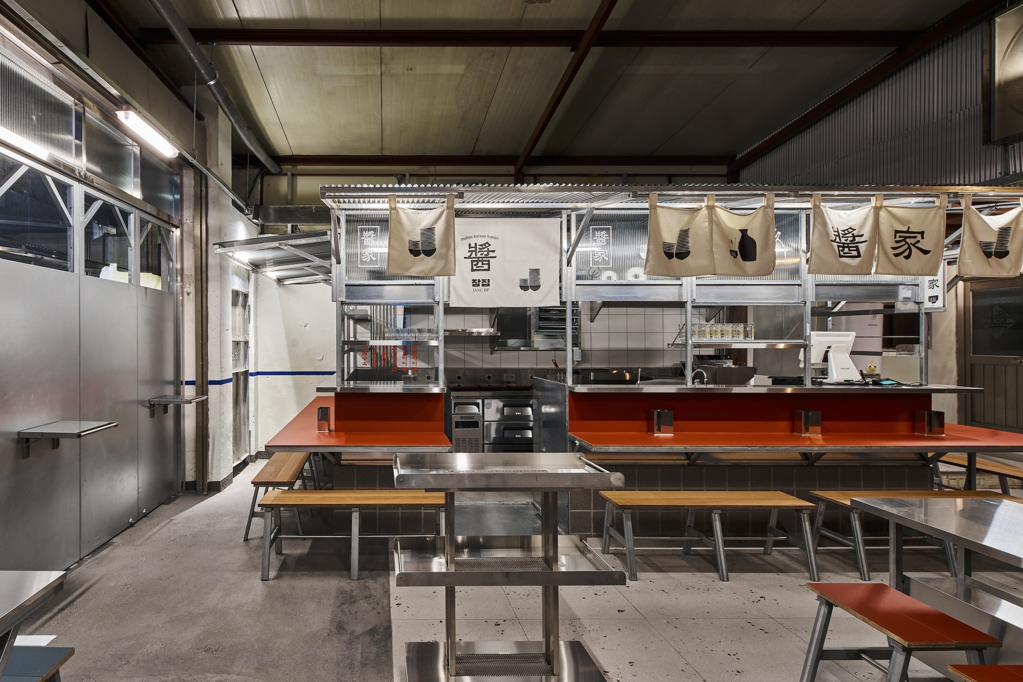 脏脏韩式室内街头酒吧丨韩国首尔丨omostudio-31