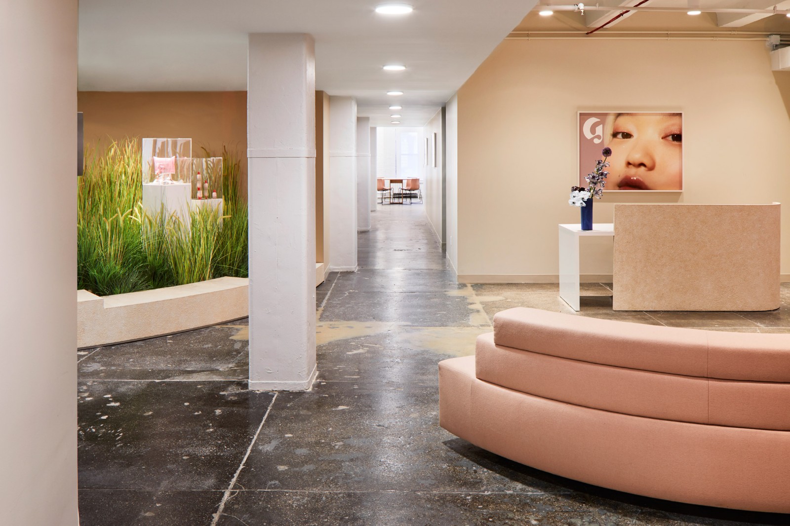 办公室也能软妹风，美容品牌 Glossier 纽约办公室  Rafael de Cárdenas-13