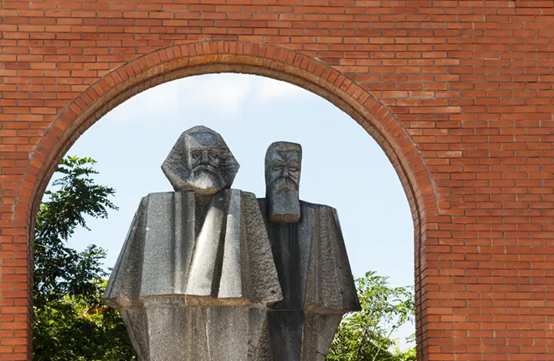Memento Park（纪念公园）丨匈牙利布达佩斯丨匈牙利建筑师Ákos Eleőd-58